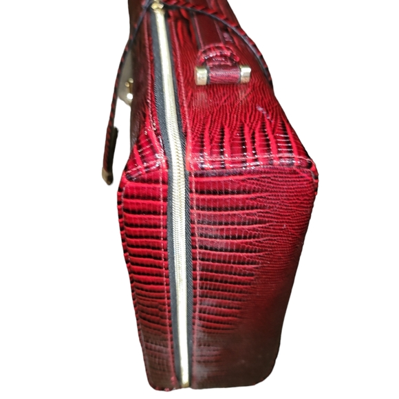 Jerdon Tri-Fold Two-Sided Lighted Makeup Mirror with 5X Magnification with Case - Picture 7 of 9